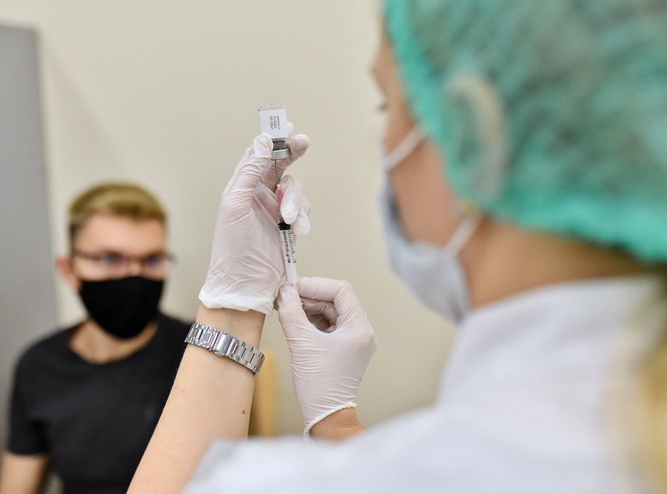 Ревакцинация против COVID-19 для предотвращения тяжелых исходов
